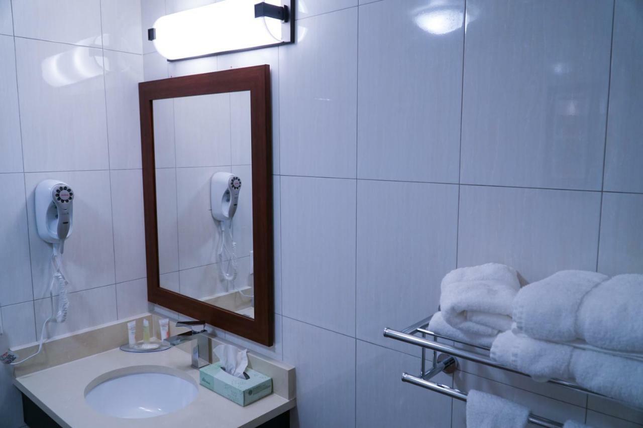 Hotel Mint Jfk Airport New York Bagian luar foto